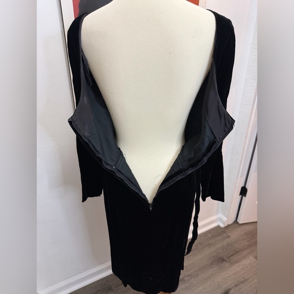 AMAZING 60’s Black Velvet Dress- Like New Condition - Picture 11 of 13